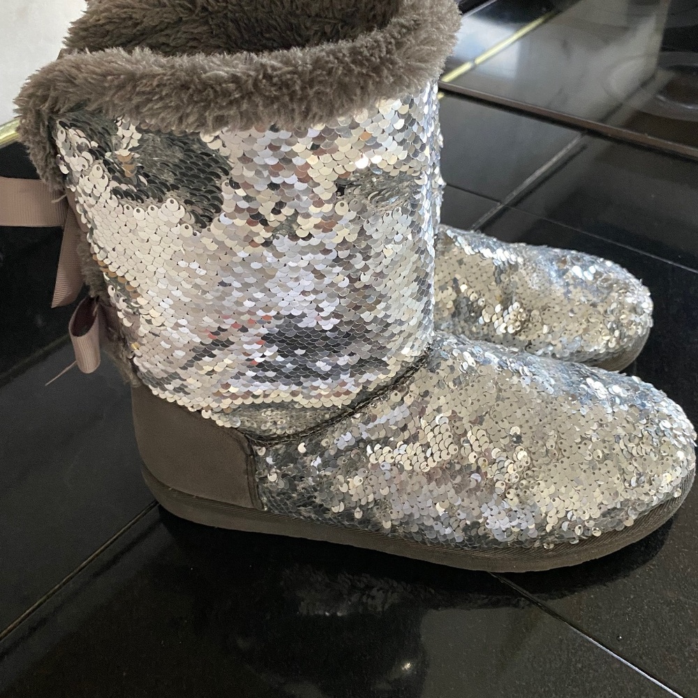 Hot Tomato Silver Ankle Boots with Fur Trim